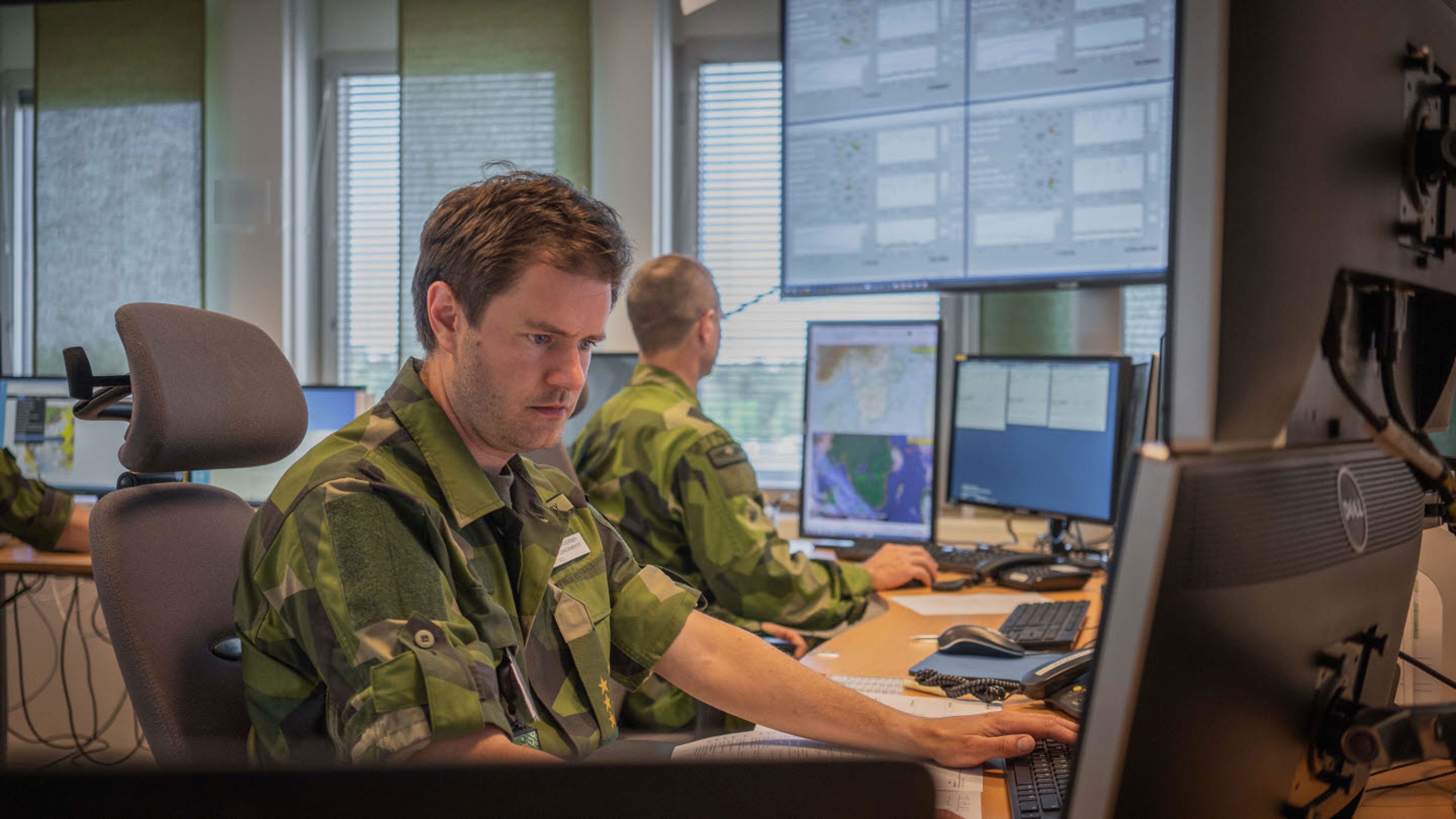 Försvarsmeteorolog vid Ledningsregementet.