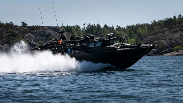 Stridsbåt 90 ger hög grad av rörlighet.