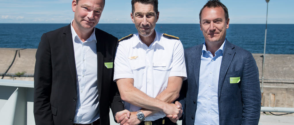Peter Grönberg, Culture and Organizational Development och Andreas Svenungsson, Public Affairs, båda från Volvokoncernen. Här tillsammans med överbefälhavare Micael Bydén, ombord på HMS Carlskrona.