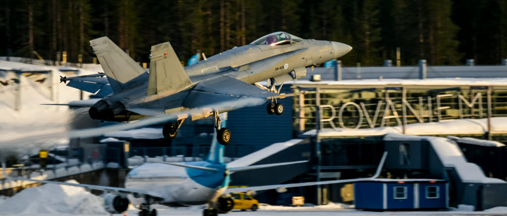 F-18 Hornet startar Rovaniemi under Flygvapenövning 2019.