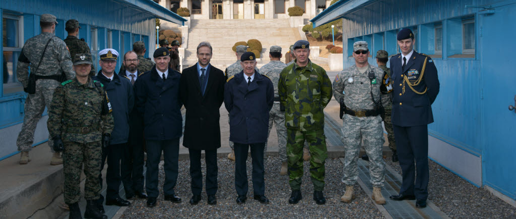 ÖB med delegation och representanter från de olika säkerhetsenheterna inom JSA, Joint Security Area i omedelbar närhet till den svenska NNSC campen.