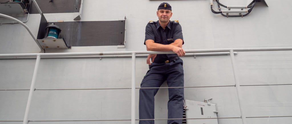 Mattias jobbar ombord på minröjningsfartyget HMS Koster