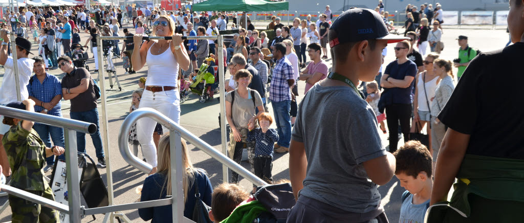 Tall Ship Regatta i Göteborg. Räckhäng var en populär test bland många, både gamla och unga besökare