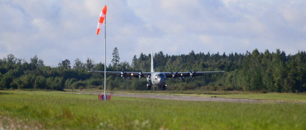 Tp84 Hercules landar på Råda flygbas utanför Lidköping under Flygvapenövning 2016.