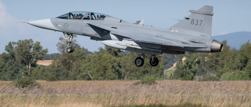 Jas 39 Gripen från 212:e stridsflygdivisionen landar på Andravida Air Base i västra Grekland för att delta i Ramstein Flag 24