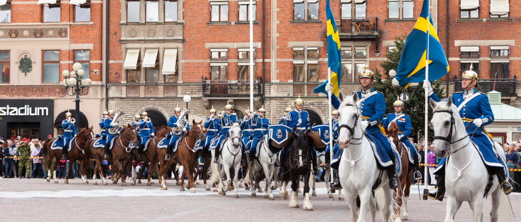 Dragonmusikkåren paraderar.