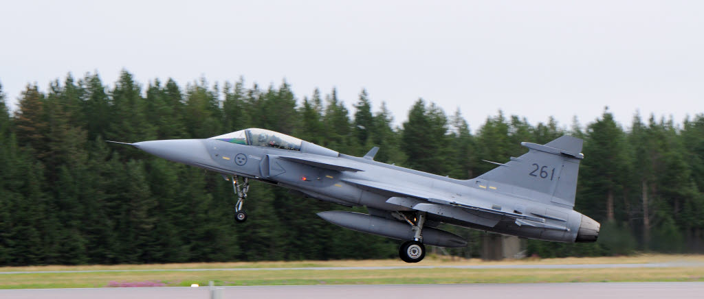 Ruska 17. 171009--13, Finska flygvapenövningen med fokus på nationellt försvar där svenska flygvapnet agerade kvalificerat motstånd med Jas 39 Gripen (211.stridsflygdivisionen) och ASC 890 från Luleå tillsammans med finska F-18 Hornet från Rovaniemi.
I Finland baserade 212.stridsflygdivisionen tillsammans med finska flygvapnet i luftförsvarsrollen för första gången i övningsverksamheten (FI-SE).
