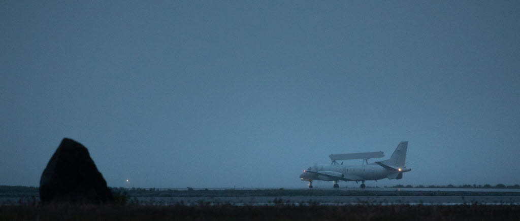 Flygvapnet har för första gången som Natomedlemmar deltagit i Natos operativa verksamhet över nordatlanten i samband med toppmötet i Washington 9-11 juli. Bidraget bestod av förmåga till luftburen övervakning och stridsledning i form av en ASC 890 med personal på marken och i luften. 
Bidraget bestod av ett radar- och stridsledningsflygplan, ASC 890, med personal ur 74.specialflygskvadron och 161.stilbataljon baserade på Keflavik Air Base, Island. 