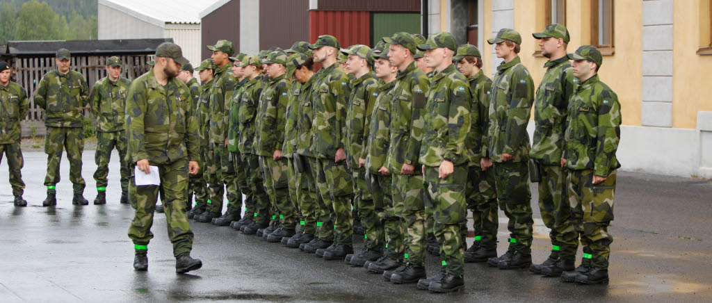 Drygt 90 rekryter ryckte in i Bodens garnison under måndagen den 26 juni, under tisdagen var utbildningen igång för fullt med bland annat med exercis.