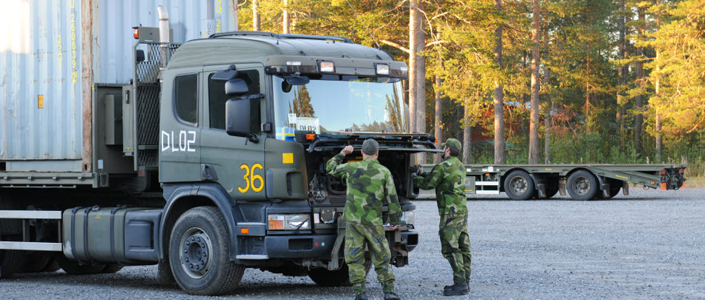 2015-10-05. Transport av materiel till Portugal och övningen Trident Juncture. På bild syns personal ur 22:a flygunderhållskompaniet och 234:e underhållspluton från F 21. 