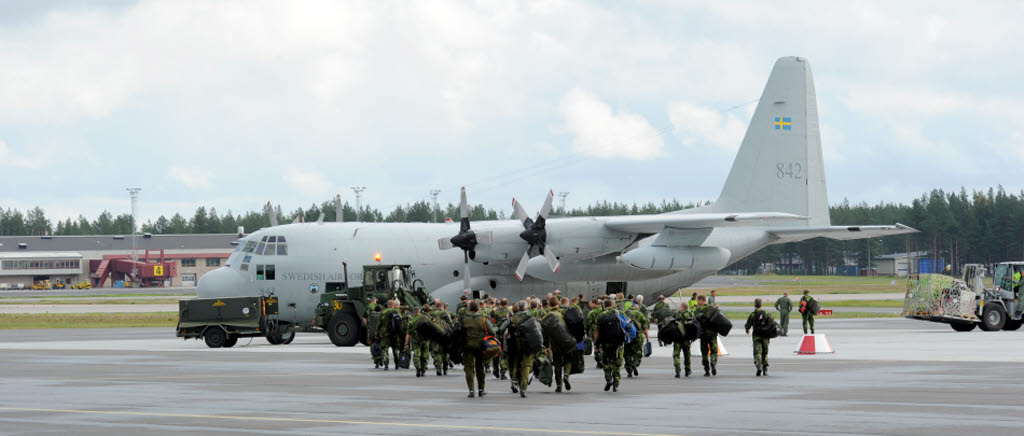 150827 Ombasering av förband från Luleå till Uppsala inför Flygvapenövning 15. Personalen som deltar i övningen lämnar Luleå med C-130 Hercules.