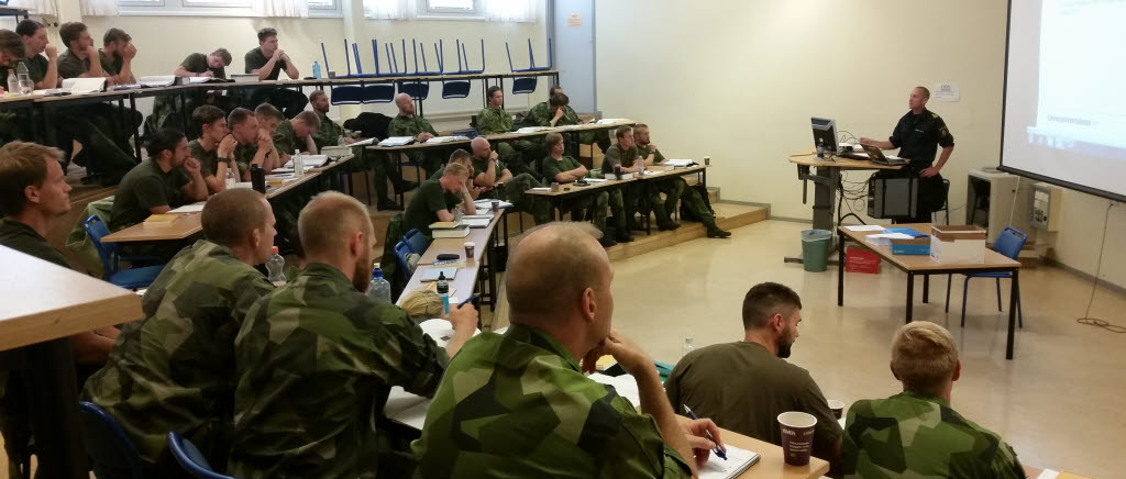 Elever på militärpolisprogrammet utbildas på Livgardet i Kungsängen.