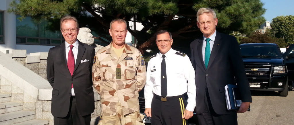 Fr v. Ambassadör Lars Danielsson, generalmajor Berndt Grundevik, general Curtis Scaparrotti och utrikesminister Carl Bildt.