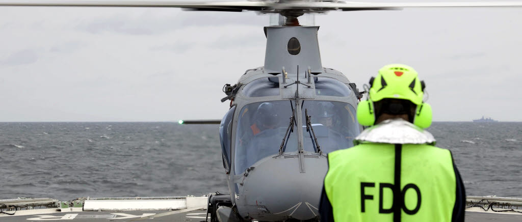 Helikopter är en viktig del i att strida till sjöss. Den är snabb och kan användas som en extra spaningsensor som kompletterar fartygen.