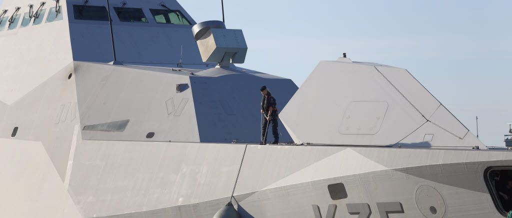 HMS Karlstad kastar loss för Baltops 2019.