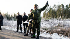 Regements- och garnisonschef, Lars O Jonsson tillsammans med företrädare för Fortifikationsverket och Kristinehamns kommun. 