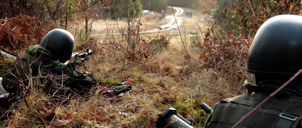 Fienden kommer att framrycka längs vägen. Hemvärnet övar under JC 13.