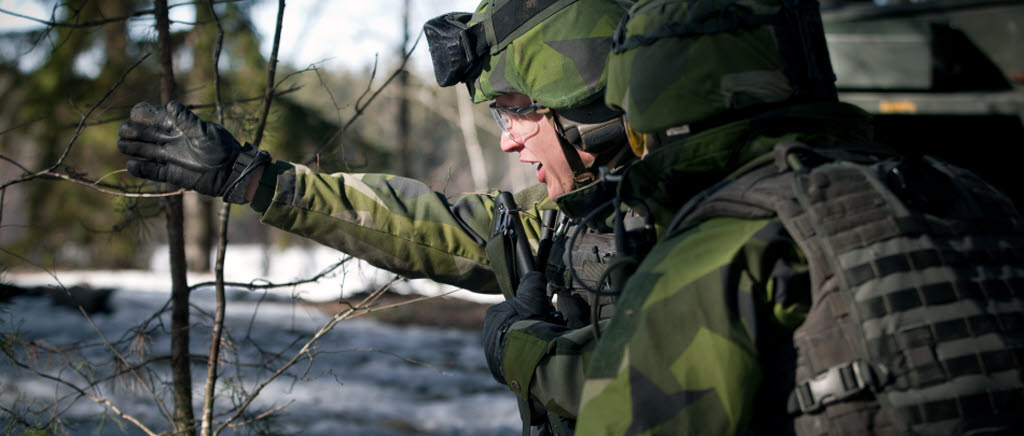 STRÄNGNÄS 2013-02-28
Telekrig genomför fortsatt stridsutbildning med skarp ammunition inför utlandstjänst.
Foto: Sergeant Anton Thorstensson/Combat Camera/Försvarsmakten. .