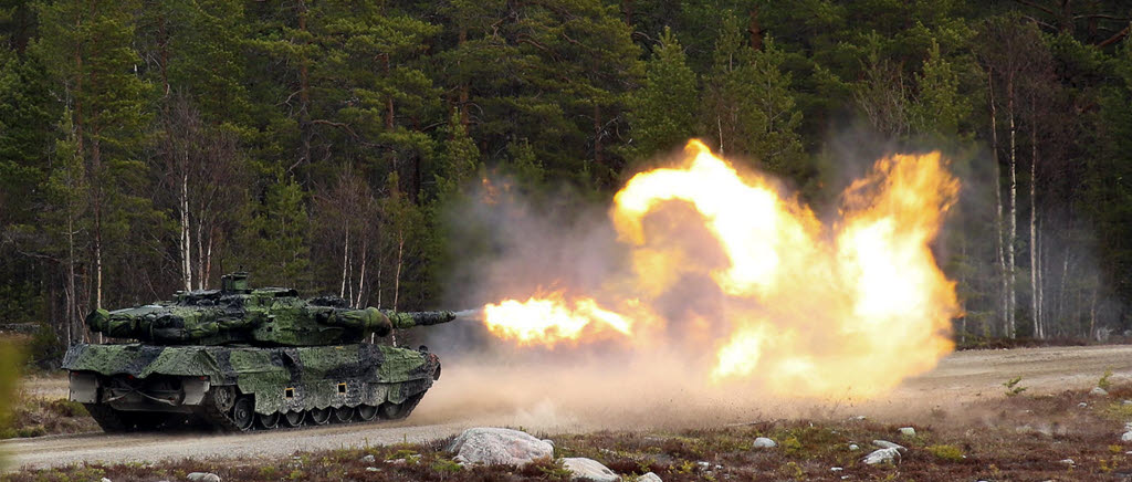 Stridsvagn 122 under skarpskjutning.