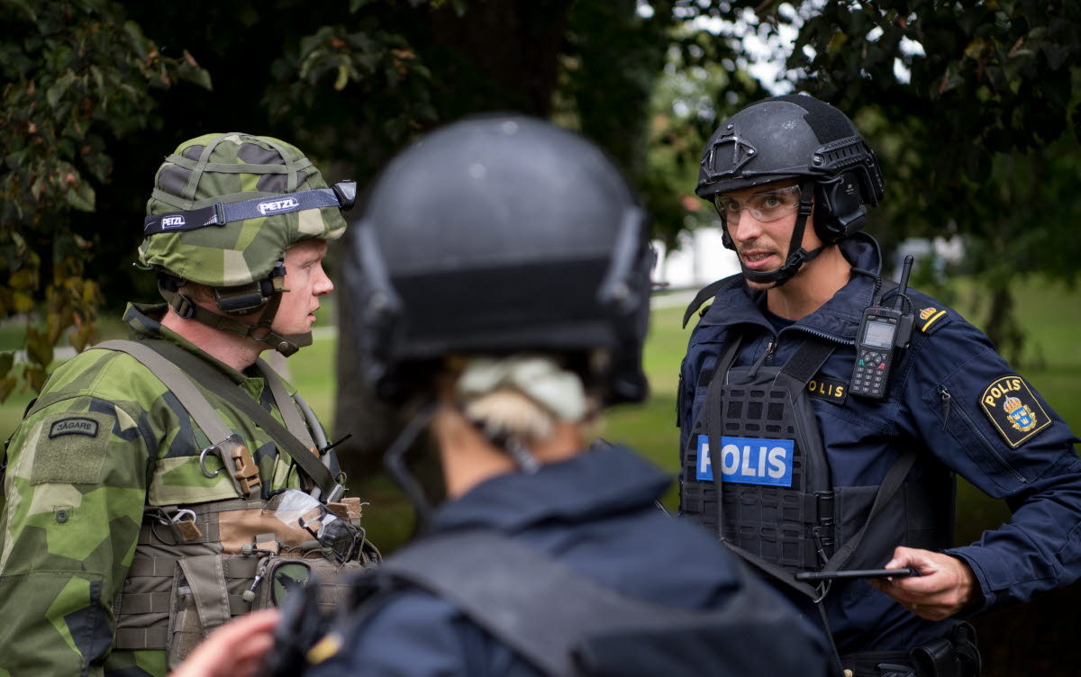 Försvarsmakten Skickar Personal Till Polismyndigheten - Försvarsmakten