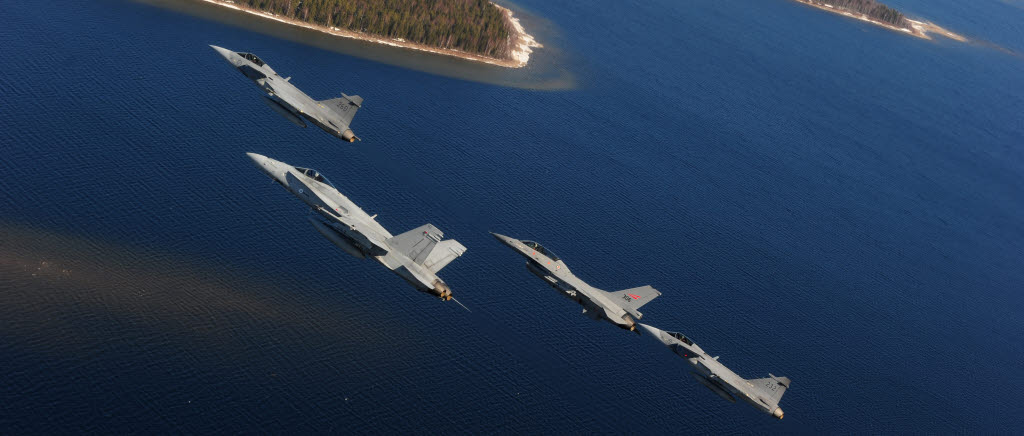 LULEÅ/NORRBOTTEN 20120508. Nordiskt samarbete - Actic Fighter Meet med 211:e och 212:e stridsflygdivisionen från F 21, finska F-18 Hornet och norska F-16 Fighting Falcon i samövning. 