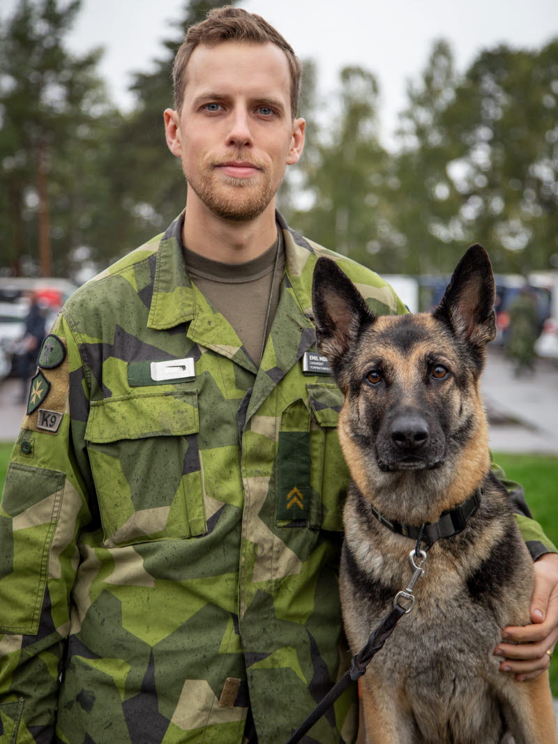 Militärpolis Emil Mörlin med Försvarsmaktens Jodie