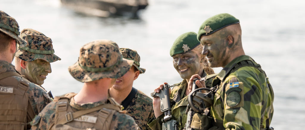 En viktig del av övningen är erfarenhets- och kunskapsutbytet mellan soldater och officerare.