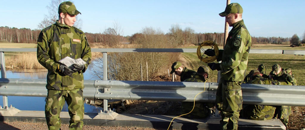 Praktiska förberdelser för broförstöring, hur många kilo sprängdeg går det åt för att spränga bron?