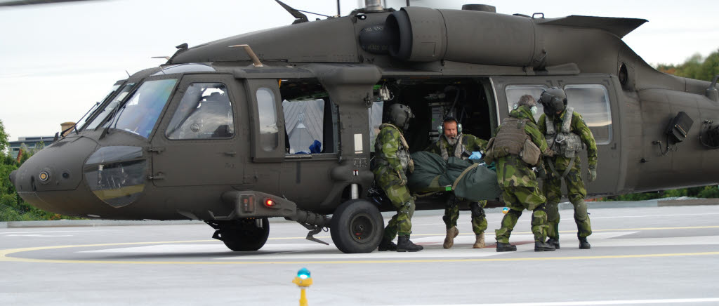 En helikopter har landat på Sahlgrenska Universitetssjukhusets helikopterplatta med en skadad patient. Från Arméövning 2015