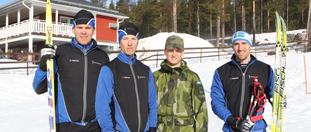 Fyra av sju åkare från Norrbottens regemente som startar i det 20 mil långa Nordenskiöldsloppet: Fr.v: Lars Rova, Olof Blixt, Andrea Wickbom och Mikael Stenqvist. Saknas på bilden gör: Sebastian Eriksson, Jonatan Landström och Dennis Henriksson.