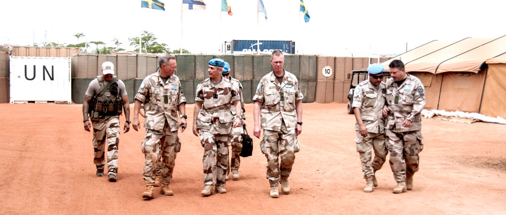 FN-styrkans militära stabschef, brigadgeneral Marc Ollie, besökte det svenska styrkebidraget i Timbuktu. Här tillsammans med chefen för Mali 07, överstelöjtnant Anders Landewall och sektor västs chef brigadgeneral Stefan Andersson.
