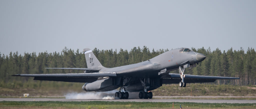 16.41 den 19 juni landar två B-1B Lancers in på Luleå Kallax flygplats. Ett stycke historia då det är första gången i modern amerikanska bombplan landar i Sverige.
