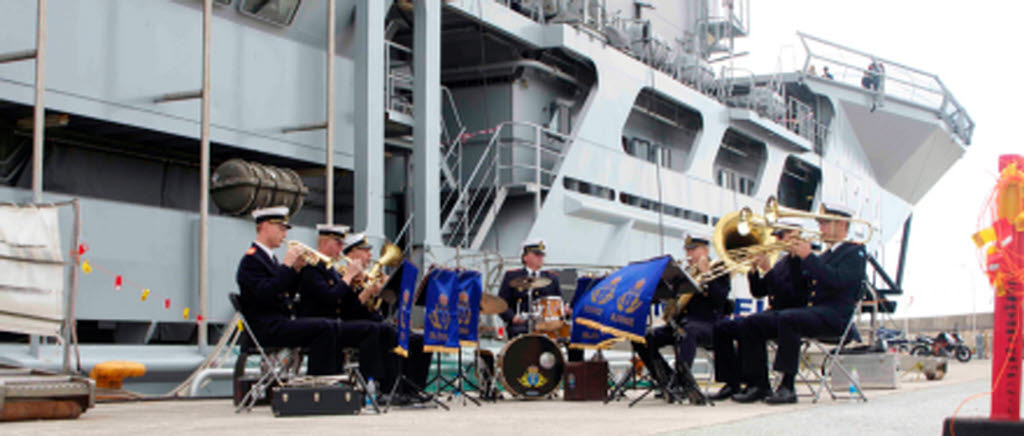 Musiken lyfter HMS Belos