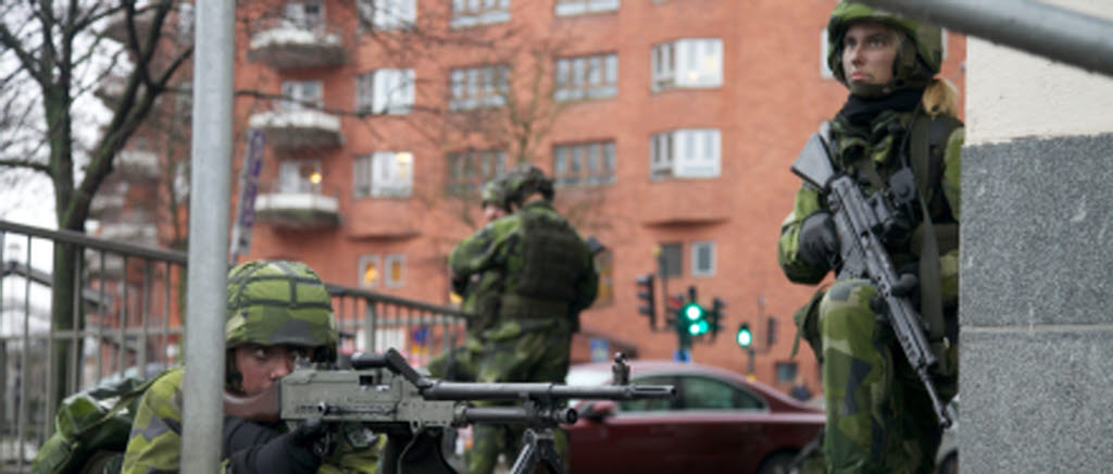 Hemvärnssoldater från hemvärnsbataljoner tillhörande Amfibieregementet och Livgardet genomförde en beredskapsövning på Kungsholmen i Stockholm den 6 december.