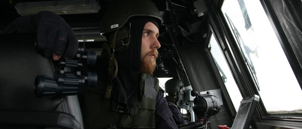 Jim Johansson är en av utkikarna på HMS Härnösand. Ett viktigt jobb trota alla tekniska hjälpmedel. 