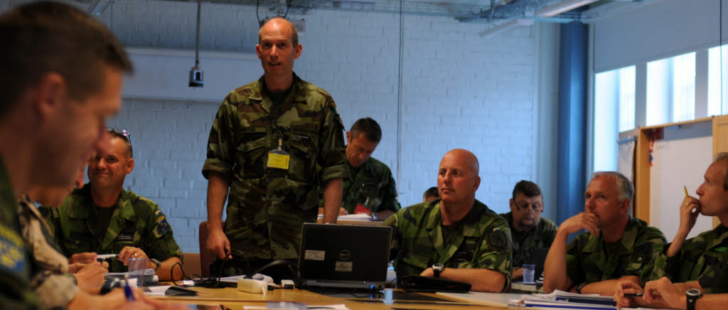 From 1 January 2015 the Nordic Battlegroup is prepared to make a contribution to the EU crisis management. This means that the men and women from seven countries are to solve tasks in a crisis area within 10 days of a political decision to do so.
In order to meet the readiness requirements Nordic Battlegroup is conducting a tactical exercise without troops (TEWT). The overall aim is to discuss capabilities and challenges for NBG in order to create a common view on execution of different scenarios and tasks.