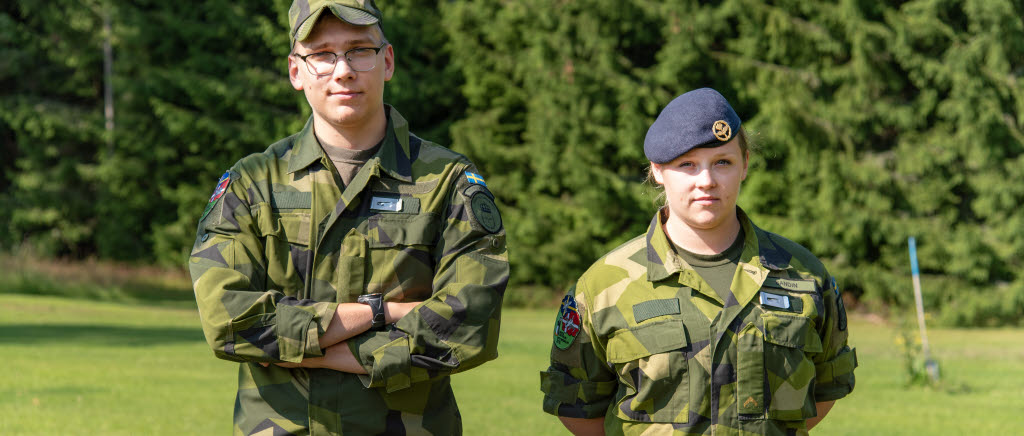 Albin Larsson och Emelie Sandin, blivande flygstridsledare som sommaren 2020 går en förberedande officerskurs i Uppsala.