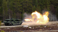 Stridsvagn 122 under skarpskjutning.