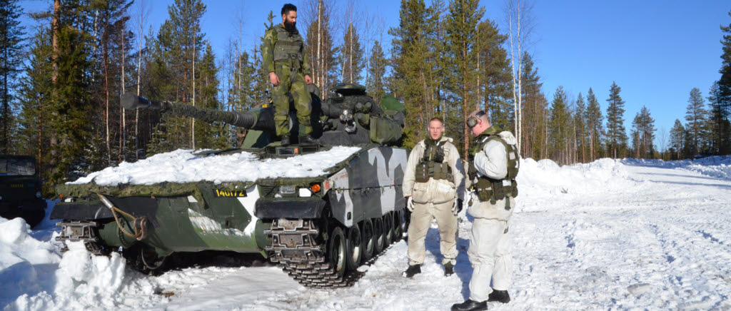 Det blev mycket väntan för första pansarskyttekompaniet under övningen Vårsols andra dag.