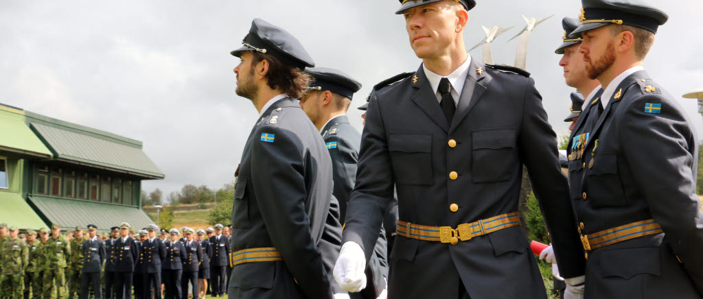 Examen för Anpassad reservofficersutbildning (AROU) 18-19 vid Militärhögskolan Halmstad.