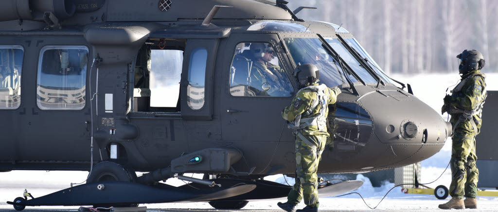 Helikopter 16 med skidor.