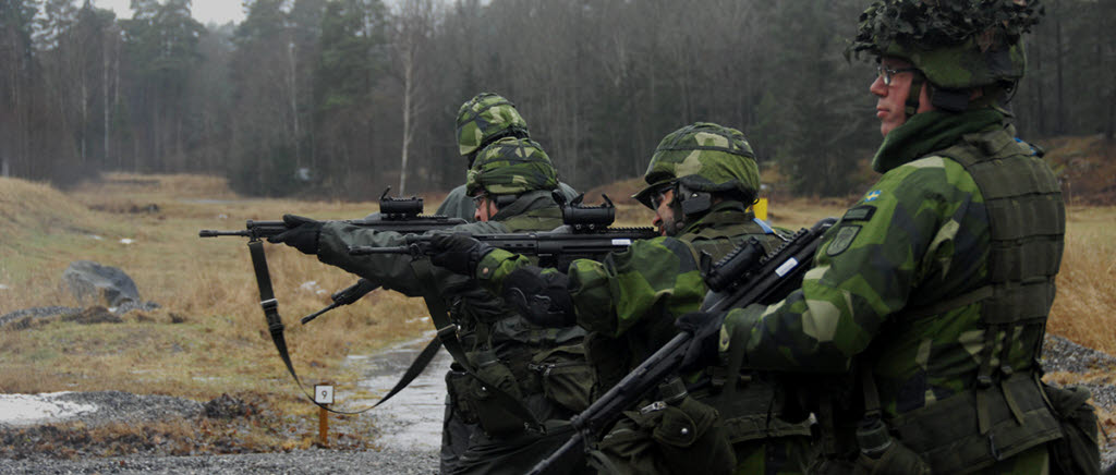 Hemvärnssoldater från 25:e hemvärnsbataljonen genomför kompetensprov i AK4:a.