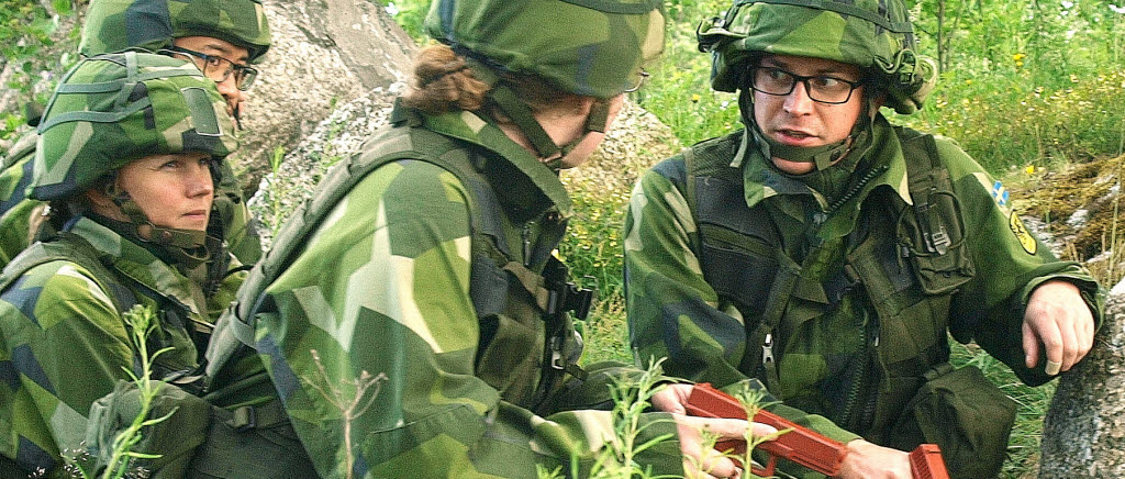 Specialister till hemvärnsförbanden utbildas av Försvarsutbildarna under två veckor på Villingsbergs skjutfält under GU-F, grundläggande soldatutbildning för frivilliga.