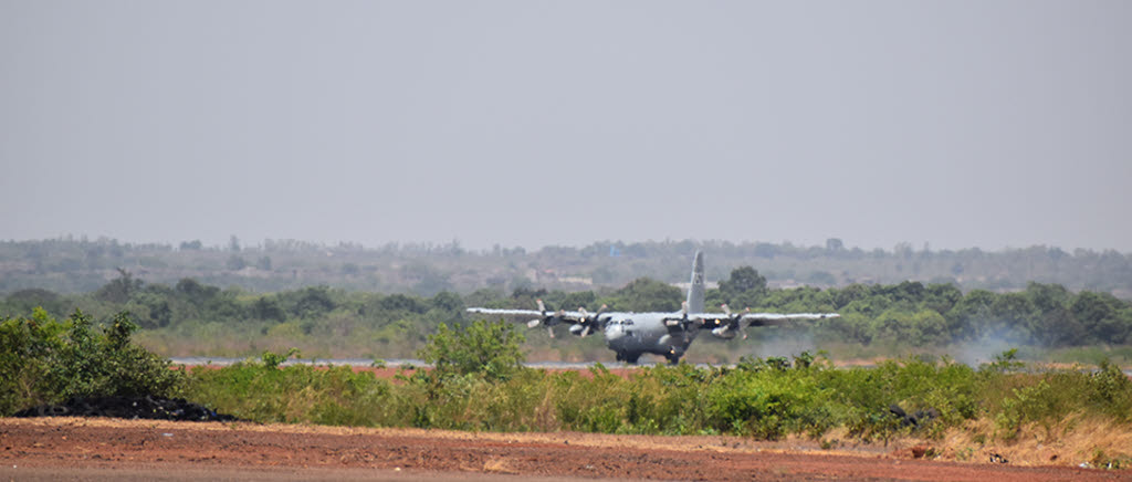 FM 02 Mali. Landning på Bamakos flygplats efter den sista flygningen i insatsområdet.