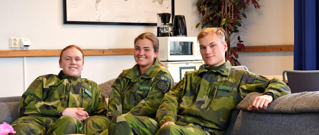 Jesper Danielsson, Ronja Lundberg och Caspar Röhlcke är tre rekryter vid Luftvärnsregementet.