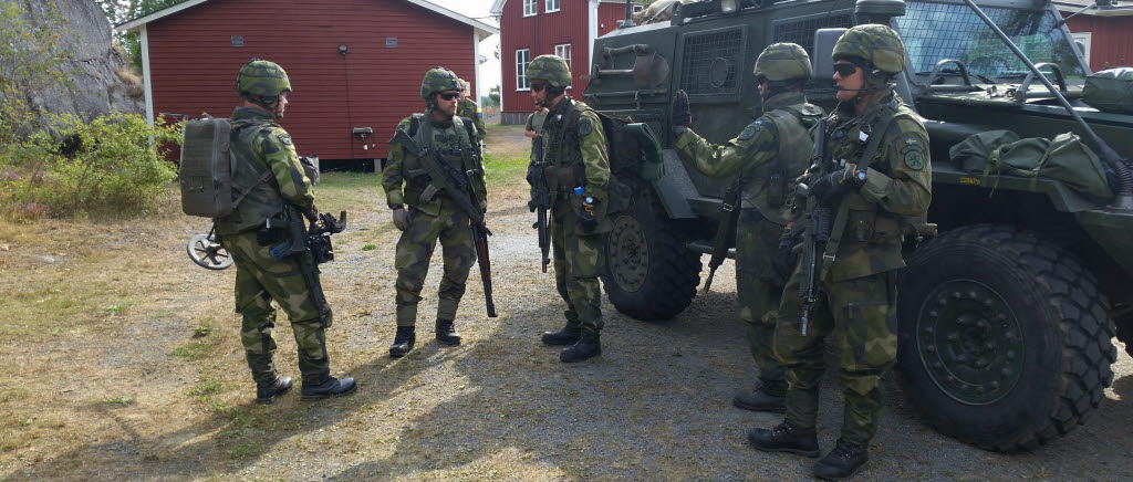 Under ett moment i Västervik som ingick i Flygvapenövningen där en viktig sambandsanläggning utsatts för sabotage och bombanfall kallades ammunitionsröjningsresurser från Armén in för att röja området. 