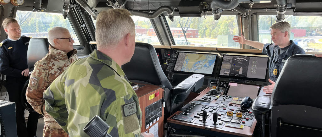 Örlogskaptenen berättar om styrkor och möjligheter på fartyget HMS Helsingborg.