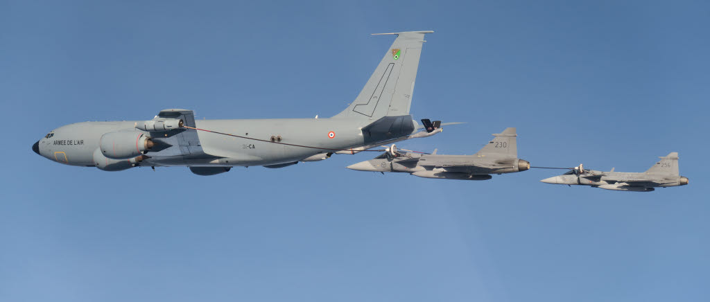 Svenska och finska stridsflyg över Baltikum ledda av Nato