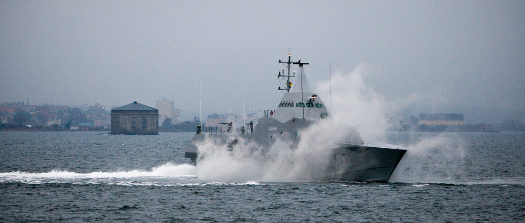 KARLSKRONA 20091216. Vid en ceremoni i Karlskrona tog Försvarsmakten över de två första korvetterna av Visbyklass från Försvarets Materielverk. Under året som kommer väntar många tuffa övningar för besättningarna på HMS Helsingborg och HMS Härnösand. .Foto: Löjtnant Marcus Olsson/Combat Camera/Försvarsmakten.Bilden får användas av media utan kostnad om fullstä byline anges