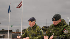 Med TOA-cermonin överlämnar den svenska armechefen befälet till den kanadensiska multinationella brigaden. 

TOA står för Transfer Of Authority.

The South Skåne regiment trains soldiers in armoured vehicle ground combat.

Södra skånska regementet, P 7, är beläget i Revingehed, cirka 20 kilometer öster om Lund. P 7:s  huvuduppdrag är att producera krigsförband för armén och utbilda soldater i markstrid.